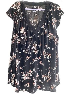 NWT Torrid Floral Top Lace V-Neck Ruffle Black Pink Cottagecore Festival size 3